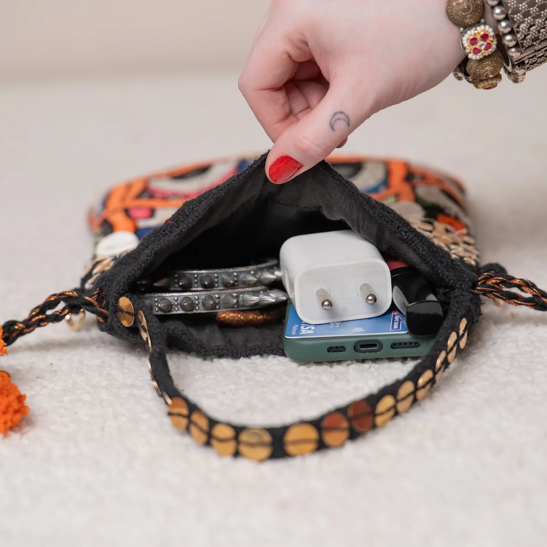 Kajra, Bindi & Bangles: What Every Desi Girl Keeps in Her Garba Pouch