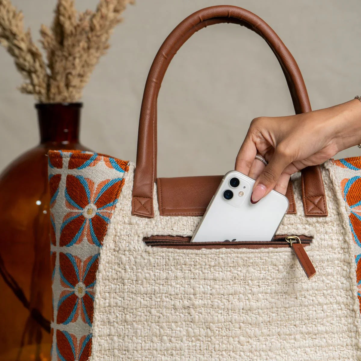 Handcrafted & Handy: The Tote That Understands Your Schedule