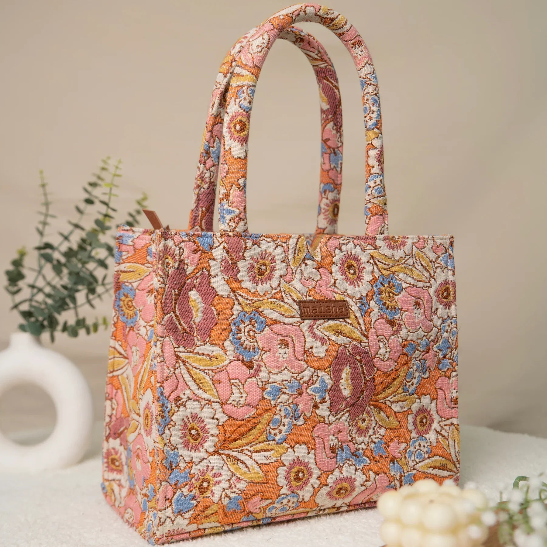 Box Bags Are Back: Why Structured Style Wins in 2025