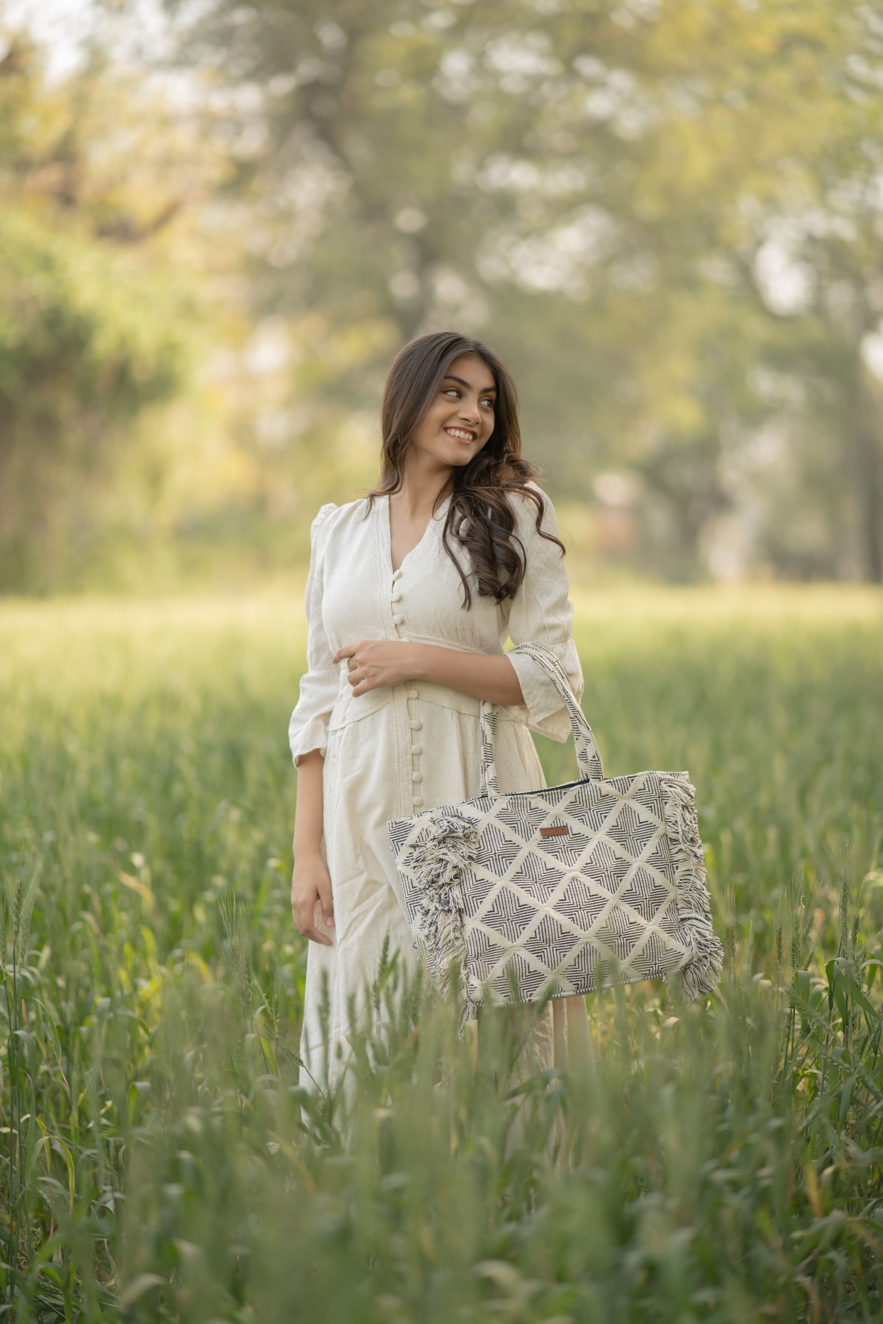 Mono-Mirage Ruffle Box Bag (zipper closure)