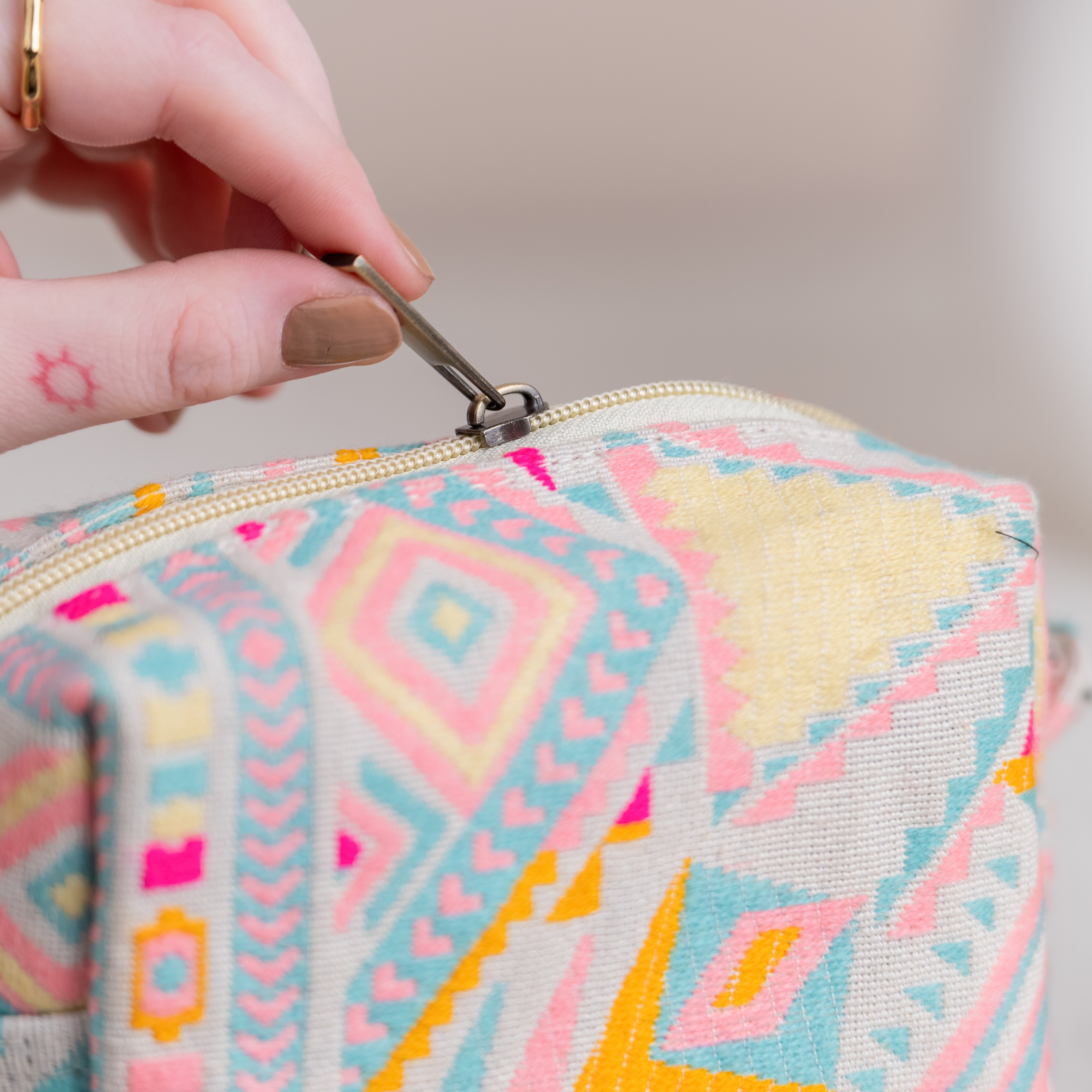 Pastel Passion Essential Pouch (Set of 3)