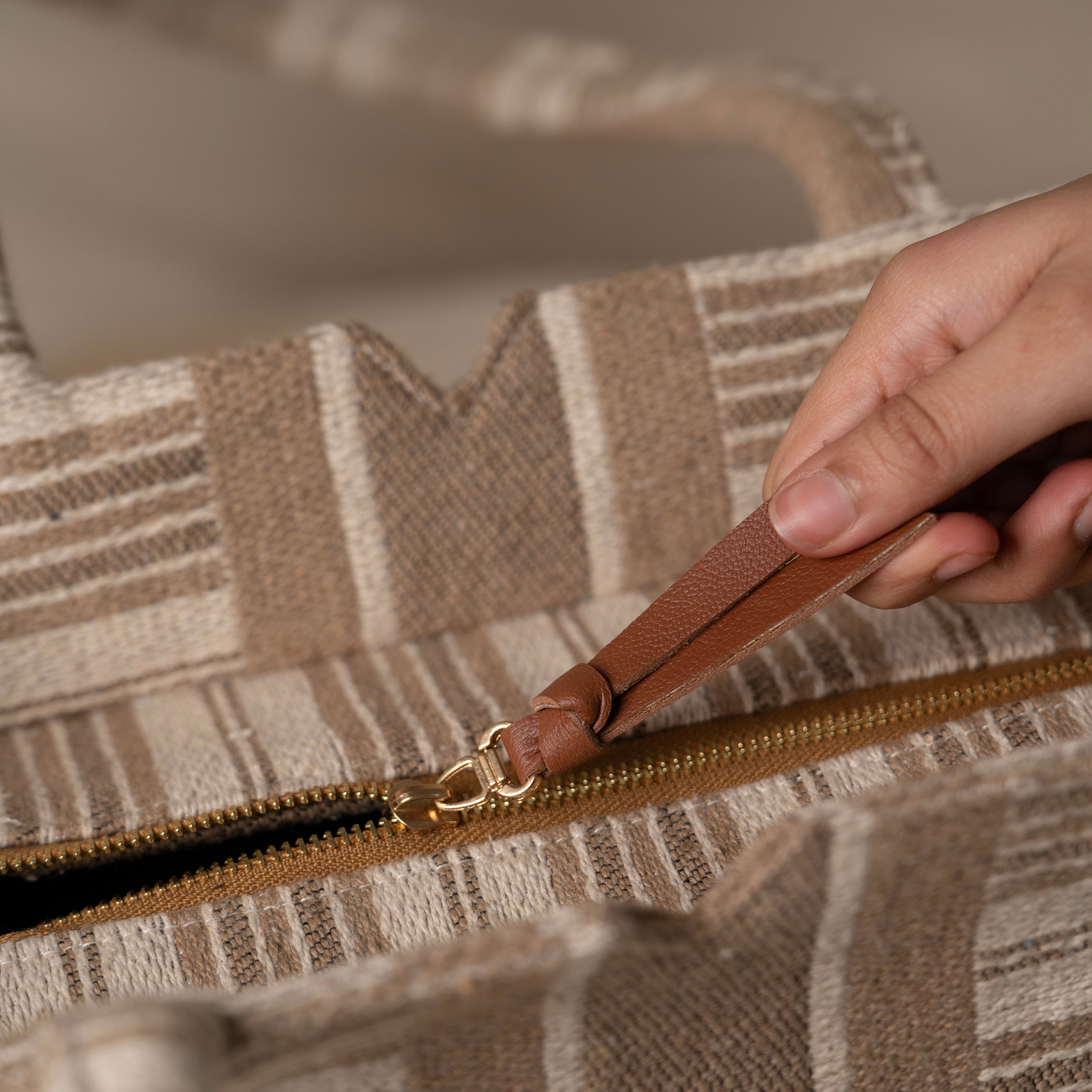 Mocha Muse Box Bag (LARGE)