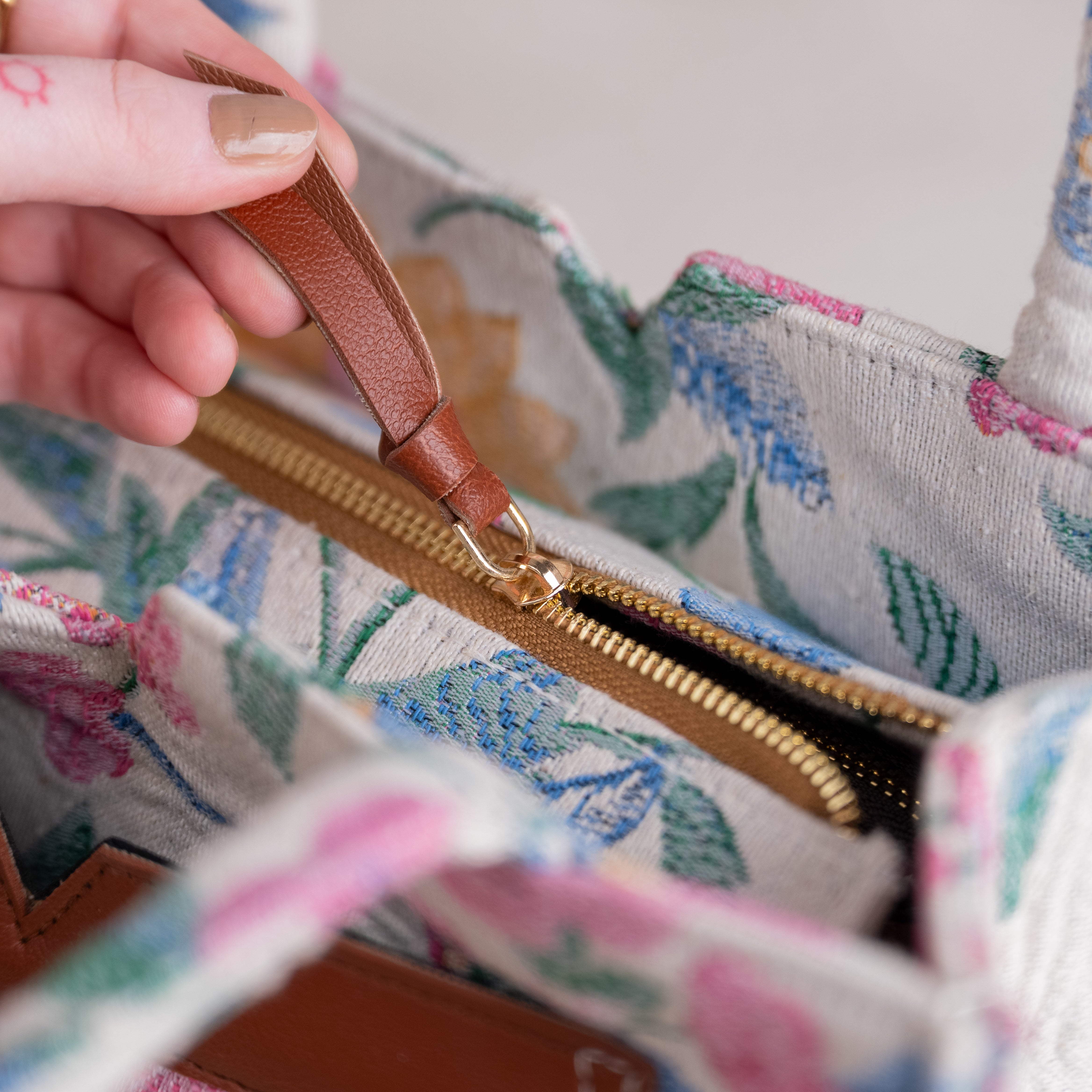 Wildest Dreams Box Bag (MEDIUM)