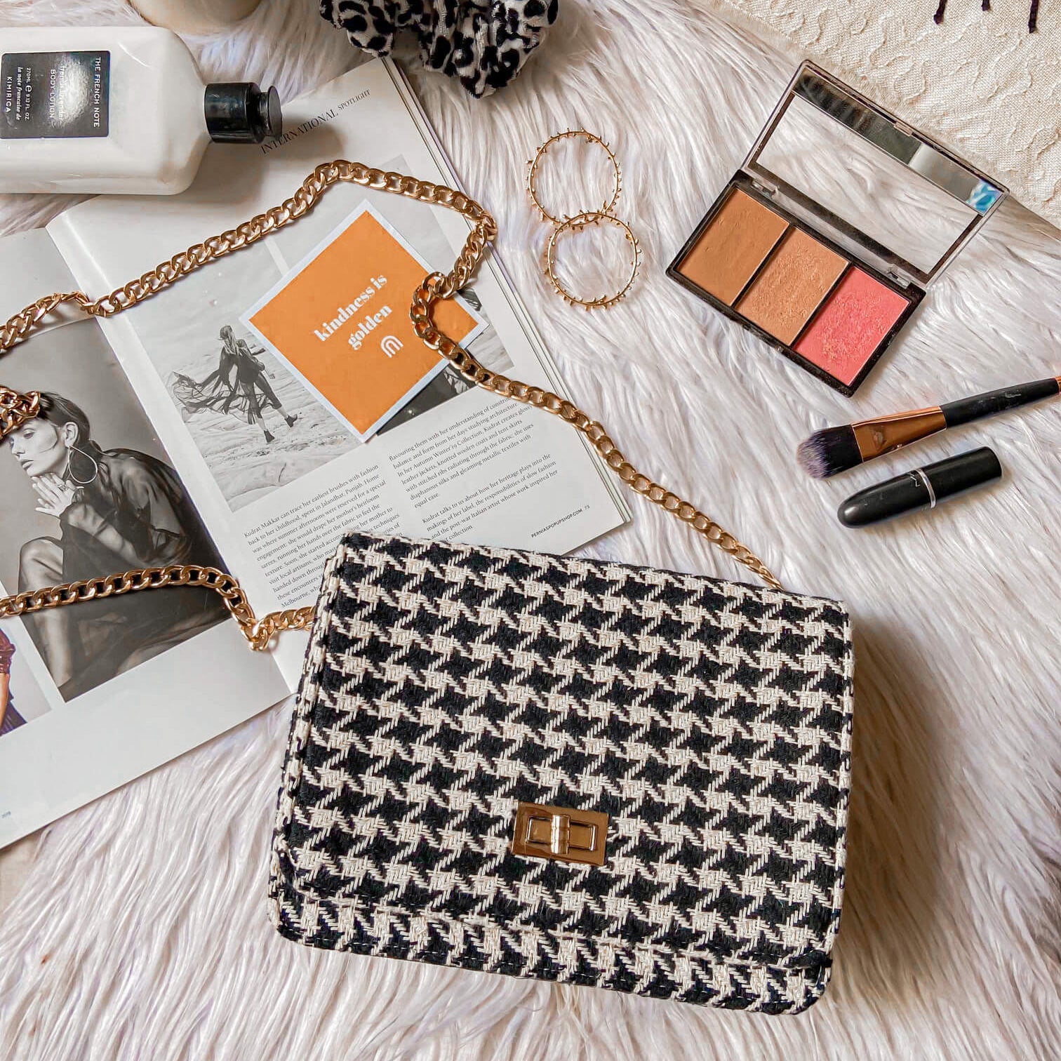 90's glitch Sling bag