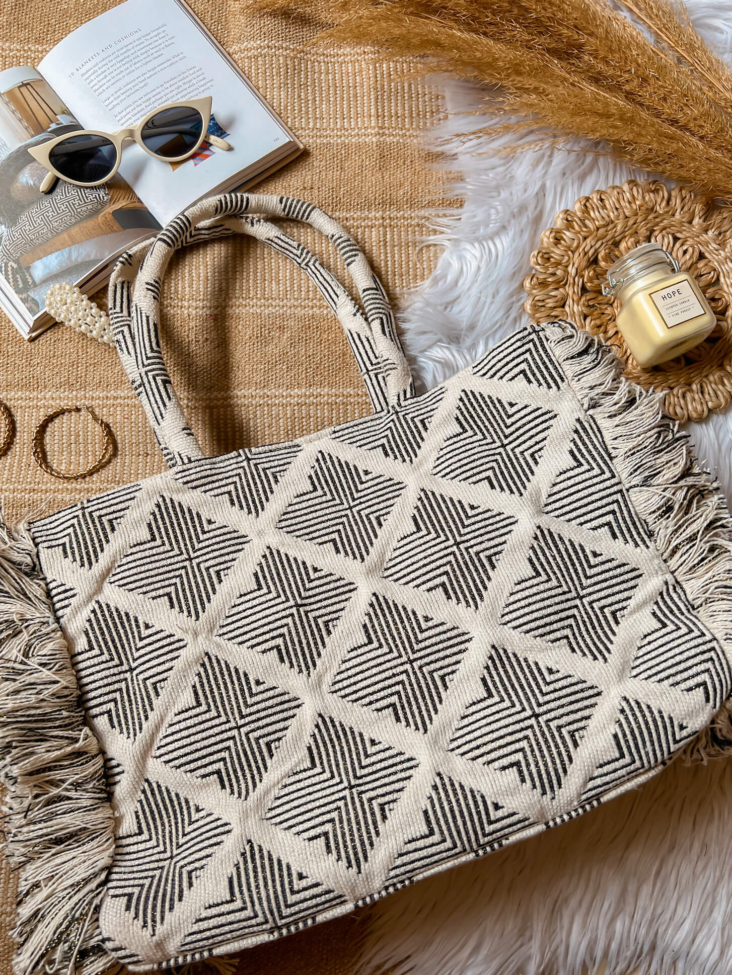 Mono-Mirage Ruffle Box Bag (zipper closure)