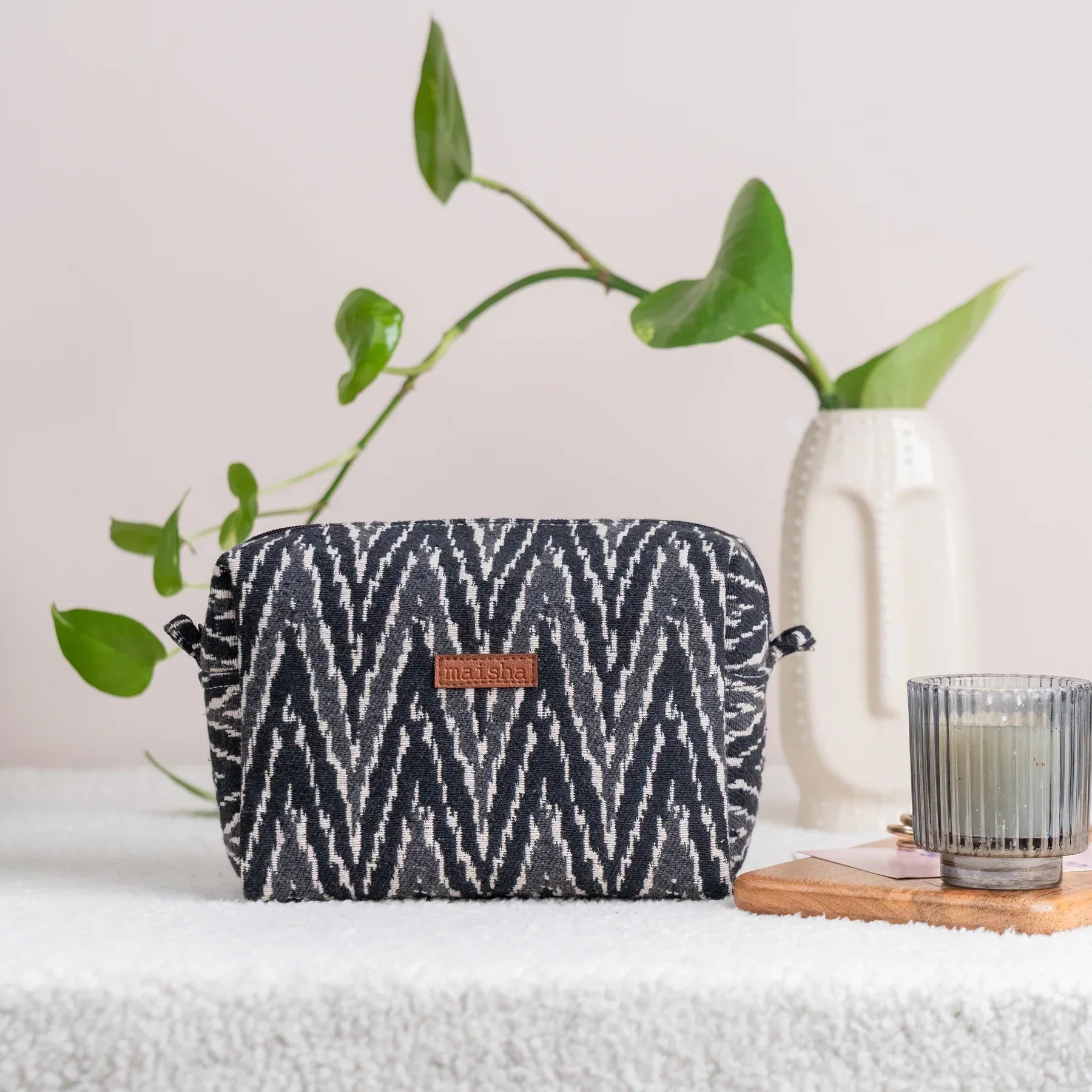 Work Commutes & Weekend Getaways: Pouches That Adapt to Both