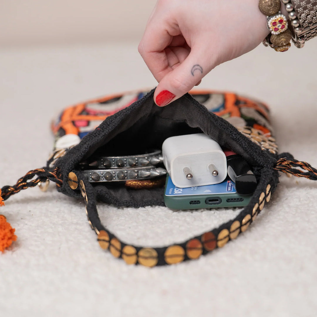 Kajra, Bindi & Bangles: What Every Desi Girl Keeps in Her Garba Pouch