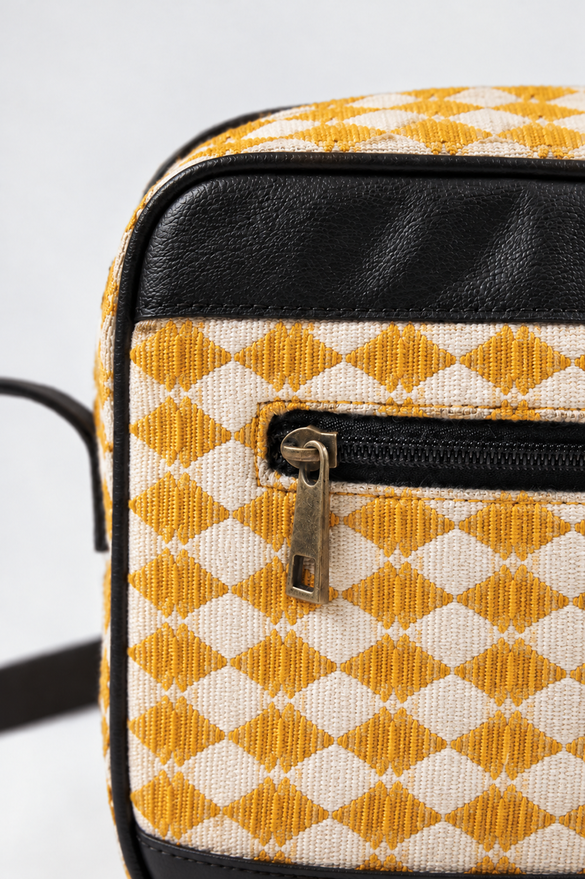 The Mellow Crossbody Bag