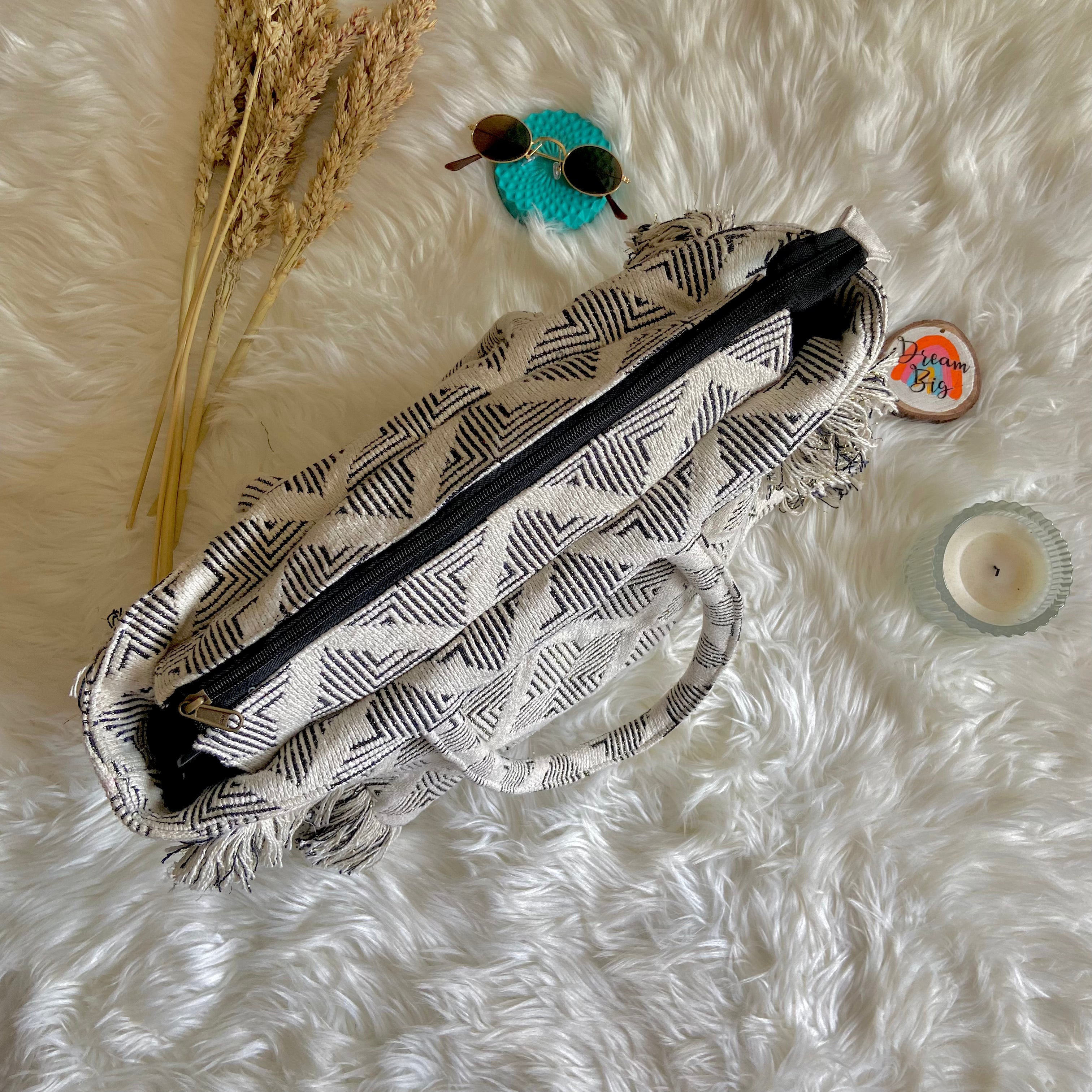 Mono-Mirage Ruffle Box Bag (zipper closure)